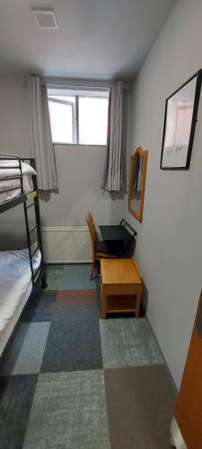 Twin Room with Shared Bathroom image 4