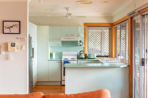 Bay and Beachside Family Retreat in Hardys Bay