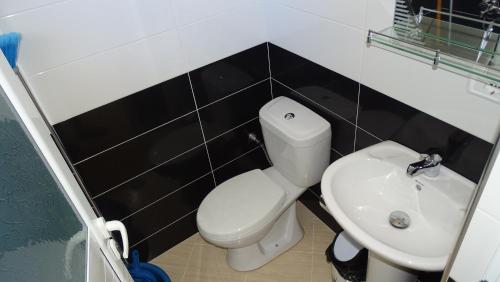 Modern Sea View Apartment - image 2