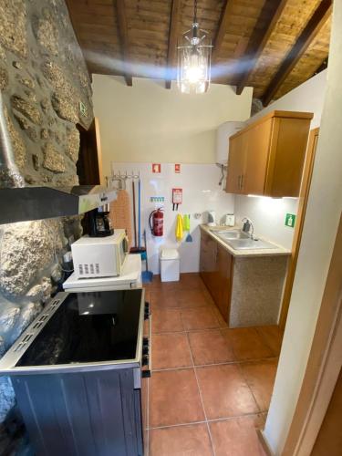 ห้องครัว, Refúgio Rural no Gerês - Casa Araujo de Sousa (Refugio Rural no Geres - Casa Araujo de Sousa) in กอนโดริซ