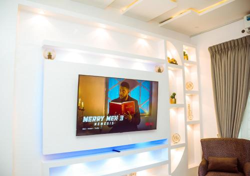 Lekki 3 Bedrooms Furnished Home Ensuite Stylish & Comfortable - image 2