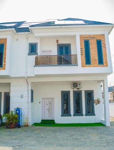 Three-Bedroom Holiday Home  image 10