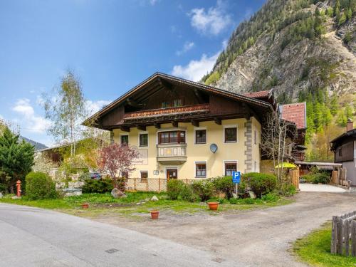 Schweizerhof Enzian in Huben, Österreich