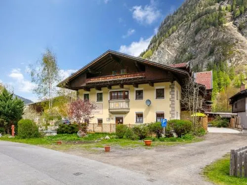 Schweizerhof Enzian in Huben, Österreich