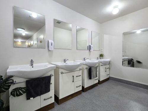 ห้องน้ำ, Newton Lodge Auckland near โอ๊คแลนด์ โดเมน