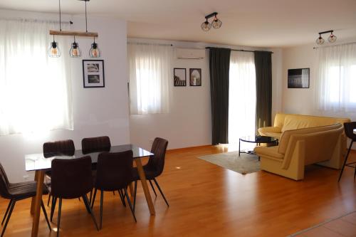 Three-Bedroom Apartment with Terrace and Sea View room in Apartments with parking space Trogir - 24226