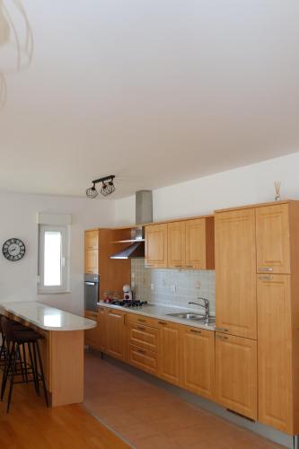Three-Bedroom Apartment with Terrace and Sea View image 8