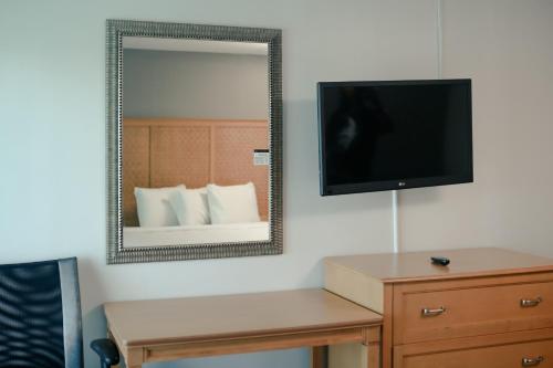 Southern Breeze Ocean Front Hotel - image 14