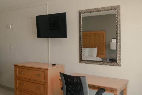 Southern Breeze Ocean Front Hotel - image 5