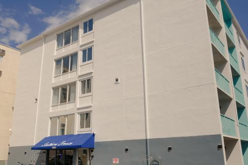 Southern Breeze Ocean Front Hotel - image 9