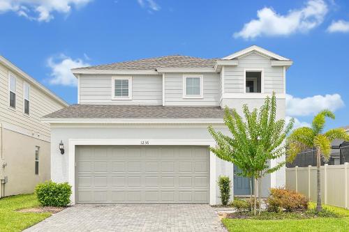 Windsor Island 5 Bed House with Pool 4400WI in Davenport, USA