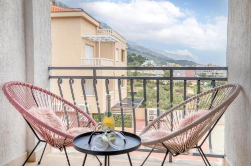 One-Bedroom Apartment with Balcony image 1