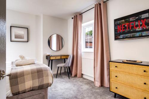 Wheatley House - Great Location - Free Parking, Self-Check-In, Fast Wifi and Smart TVs by Yoko Property, Milton Keynes (foto 6)