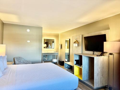 Days Inn by Wyndham New Orleans Airport - image 13