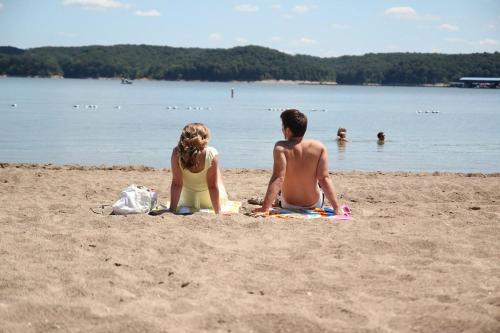 Forest Getaway & Golf at Lake - image 14