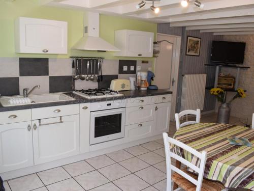 Gîte 40m² au calme avec cour privée - FR-1-381-24 (Gite 40m² au calme avec cour privee - FR-1-381-24) in La Tour-Saint-Gelin