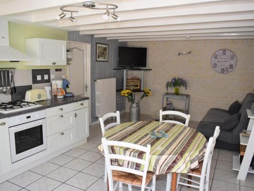 Gîte 40m² au calme avec cour privée - FR-1-381-24 (Gite 40m² au calme avec cour privee - FR-1-381-24) in La Tour-Saint-Gelin