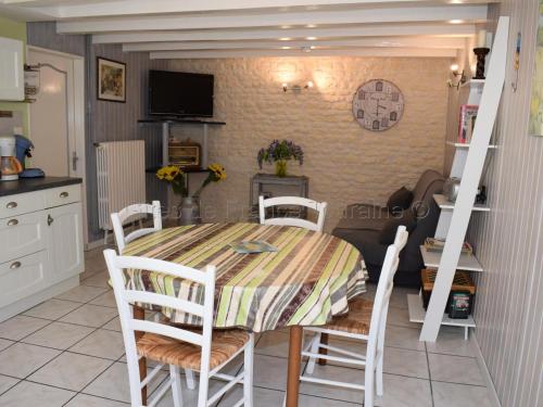 Gîte 40m² au calme avec cour privée - FR-1-381-24 (Gite 40m² au calme avec cour privee - FR-1-381-24) in La Tour-Saint-Gelin