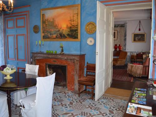 Chateau Directoire avec Piscine Privee et Jardin - FR-1-381-485 in Chatillon-sur-Indre