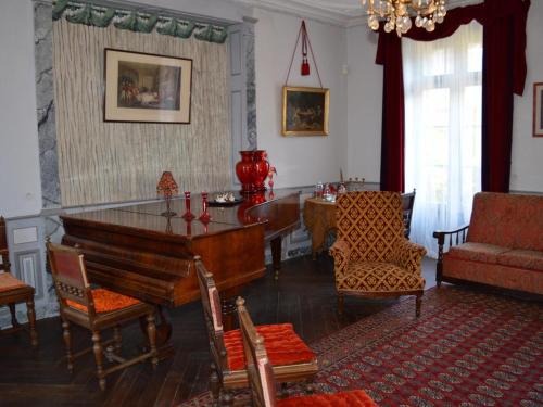 Chateau Directoire avec Piscine Privee et Jardin - FR-1-381-485 in Chatillon-sur-Indre