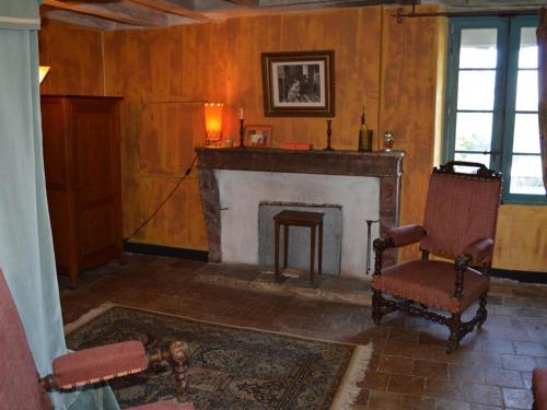 Chateau Directoire avec Piscine Privee et Jardin - FR-1-381-485 in Chatillon-sur-Indre