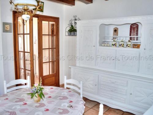 Gîte confortable avec grand jardin privé et WIFI - FR-1-381-494 (Gite confortable avec grand jardin prive et WIFI - FR-1-381-494) in Channay-Sur-Lathan