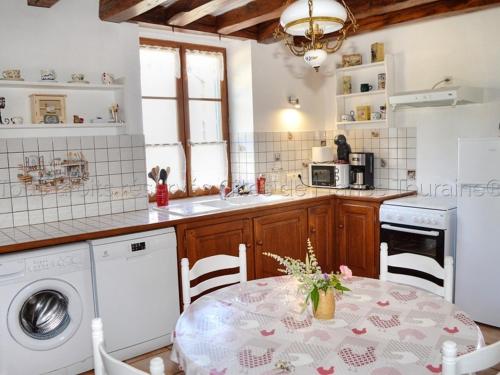 Gîte confortable avec grand jardin privé et WIFI - FR-1-381-494 (Gite confortable avec grand jardin prive et WIFI - FR-1-381-494) in Channay-Sur-Lathan