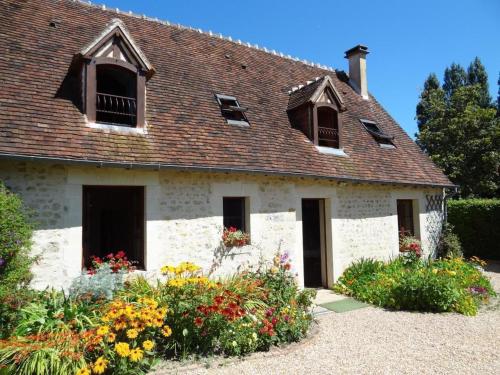 Gîte familial avec grand jardin fleuri, cheminée et activités extérieures, proche Petite Cité de Caractère - FR-1-497-38 gîte à louer Bray