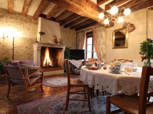Gîte Normand Idéal Familles et Amis, Jardin et Animaux Acceptés (Gite Normand Ideal Familles et Amis, Jardin et Animaux Acceptes) in Yvre-l'Eveque