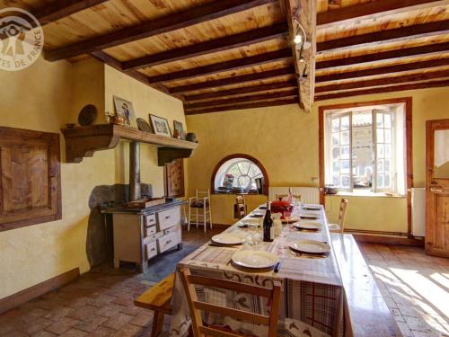 Gite familial spacieux et chaleureux, animaux acceptes, jusqu'a 10 personnes - FR-1-496-128 in Charbonnieres-les-Bains