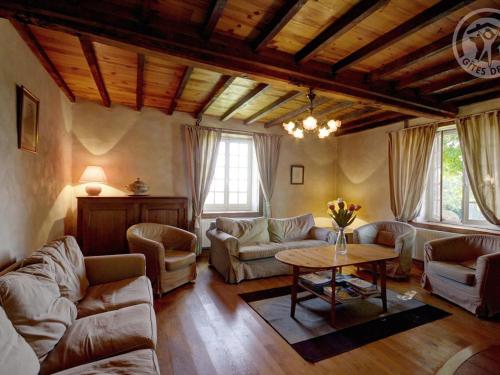 Gite familial spacieux et chaleureux, animaux acceptes, jusqu'a 10 personnes - FR-1-496-128 in Charbonnieres-les-Bains