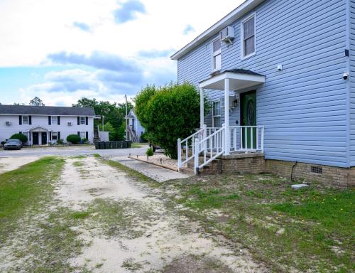 Fort Jackson Grad & USC Stay 2BR Parking Smart Kitchen, Concierge Guide in 斯普林代爾（南卡羅來納州）