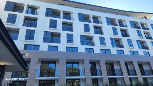 OneRosebank Signature Studio Apartment - image 3