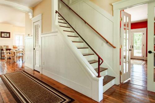 Chesapeake Waterfront - 7BR 5BA - Beach Pool Dock in แคมบริดจ์ (MD)