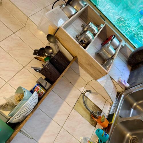 Kitchen, Habitacion centrica con acceso a lindo jardin in Cochabamba