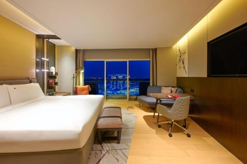 room detail thumbnail 1
