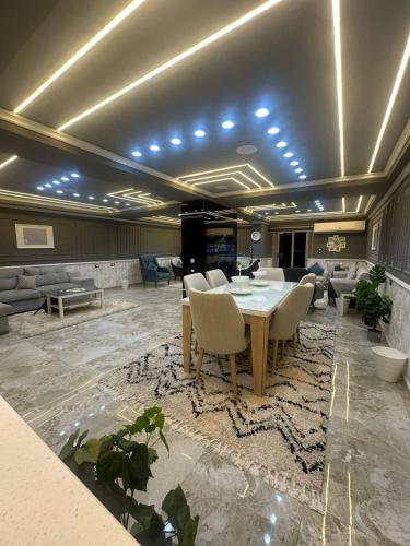 شقة فى المهندسين, Il Cairo