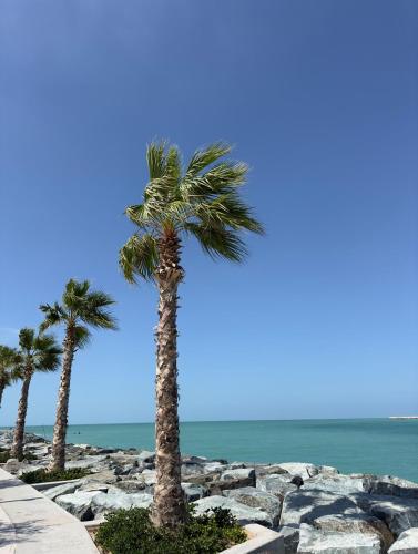 La Mer 1BR Ocean View 4 Pax, Дубай (фото 2)