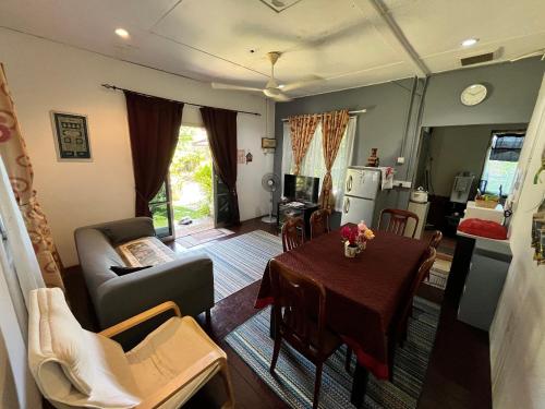 Sri Kandis Cottage Stay (Malay House) in Petra Jaya