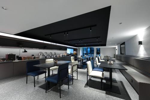 Light Hotel Hangzhou West Lake Yintai Nansong Royal Street - image 3