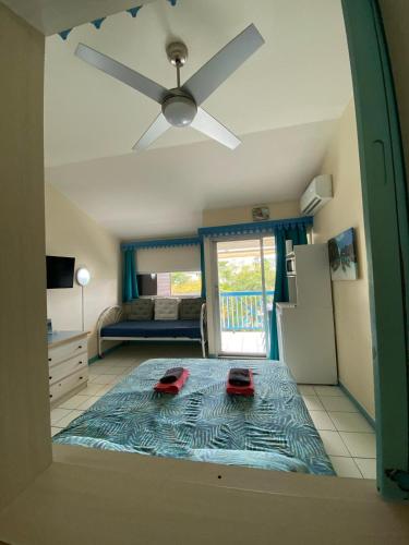 Ti Carayou 280 - Havre de paix avec vue sur la Marina a 2 minutes de la plage sur l'île aux fleurs de Madinina - Location saisonnière - Les Trois-Îlets