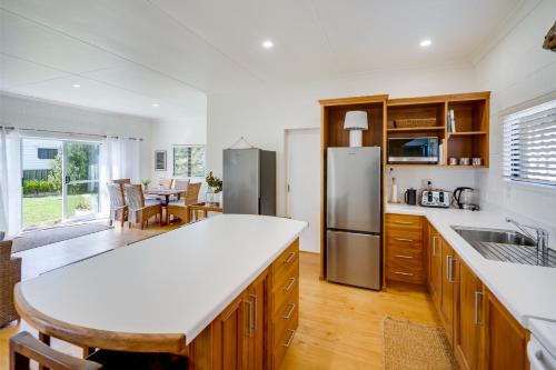 A szálláshely kívülről, Mahia Bliss - Surf & Serenity Holiday Home in Mahia