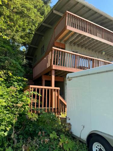 Captain's Quarters - Reduced Price Tours! in Juneau