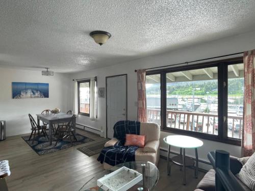 Captain's Quarters - Reduced Price Tours! in Juneau