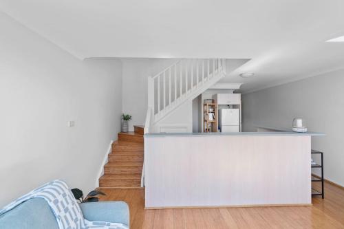 Manly Flow - Cosy Beachside Stay near Dining & Ferry - image 7