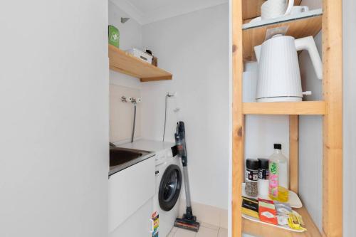Manly Flow - Cosy Beachside Stay near Dining & Ferry - image 13