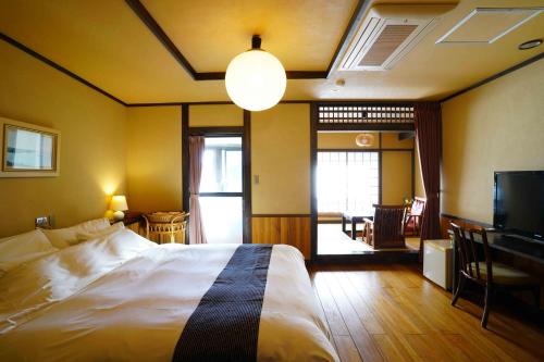 room detail thumbnail 1