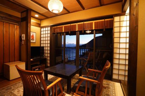 room detail thumbnail 2