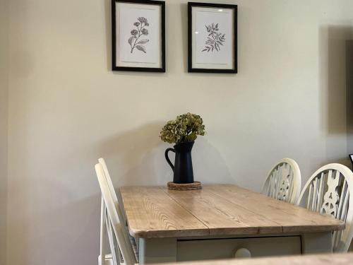 Facilities, Wisteria Cottage - 2 bed near Bath & many NT sites in Holt (Wiltshire)