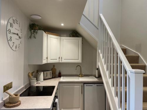 Wisteria Cottage - 2 bed near Bath & many NT sites in Holt (Wiltshire)